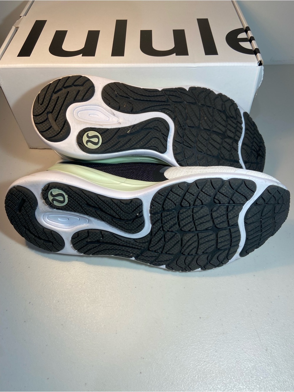 Lululemon Women’s Blissfeel 2 White Black Green Running Shoes SZ 10 - Picture 10 of 15